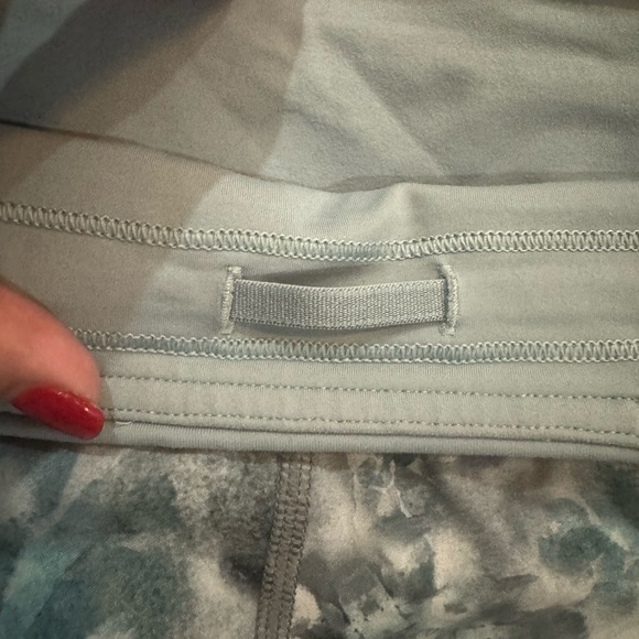 lululemon athletica Blue Athletic Shorts NWOT  sz 4 - Picture 5 of 9